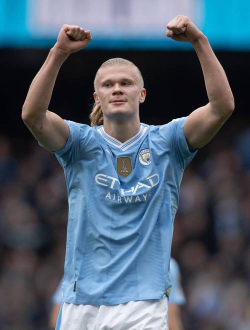 葡萄牙世预赛出线后，C罗晒出没有自己的全队庆祝大合照