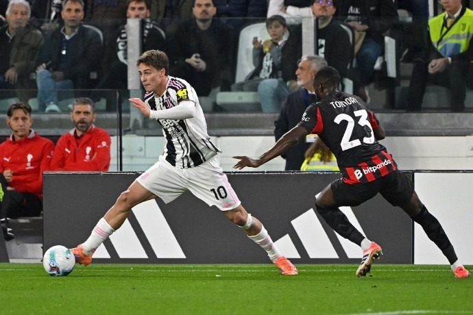 孔帕尼：穆西亚拉何时复出？能回到训练中本身就是积极的信号（孔帕尼谈穆西亚拉复出：时间未定，重返训练已是积极信号）