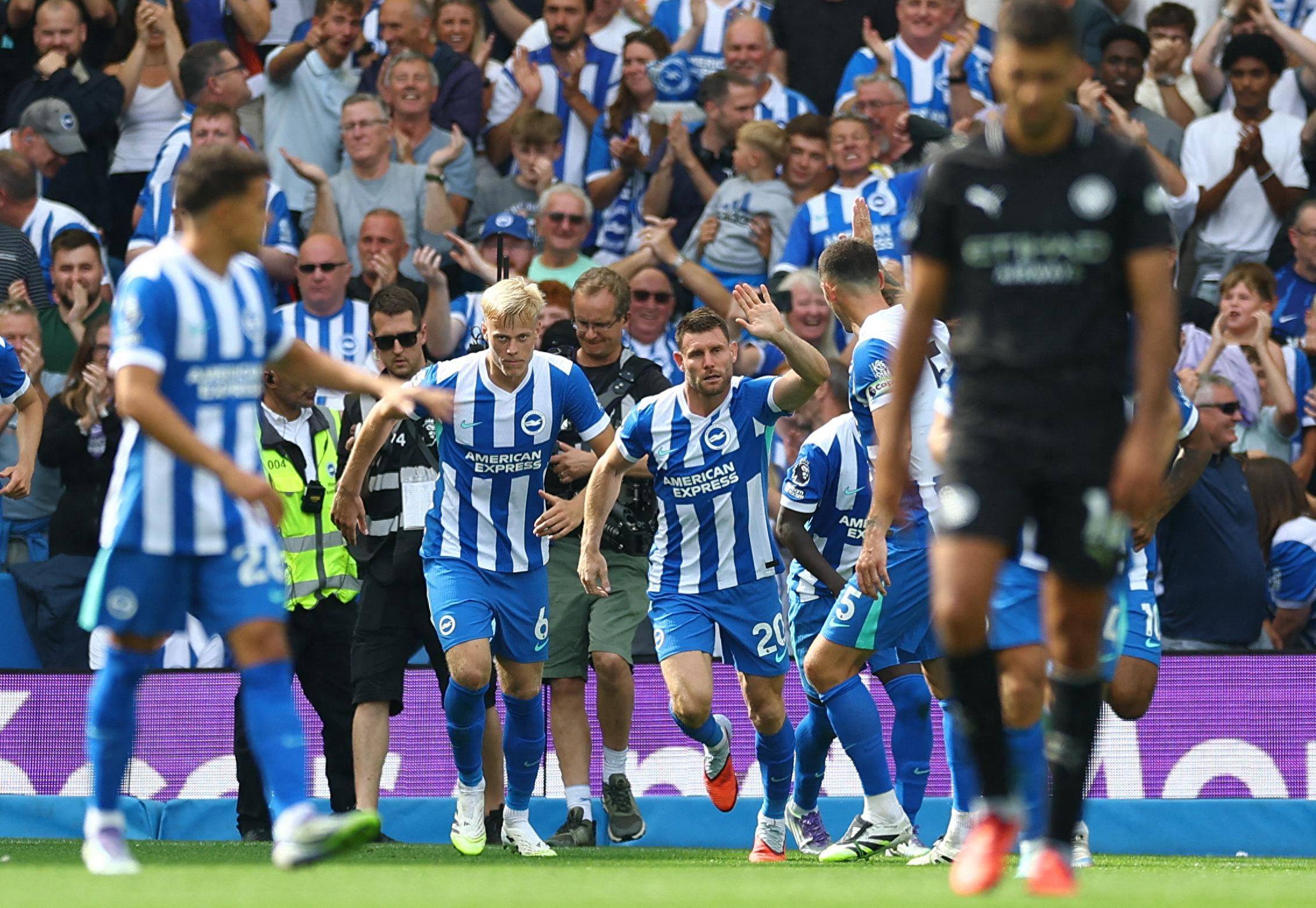 足球+音乐会，河南主帅拉莫斯当乐团指挥&阿奇姆彭等球员参加（当足球邂逅音乐：河南主帅拉莫斯执棒，阿奇姆彭等球员同台亮相）