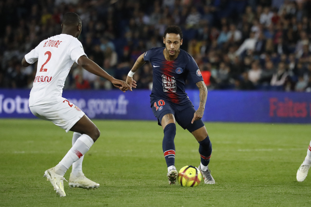 这下真是把足球踢成了艺术（足球踢出了艺术的境界）