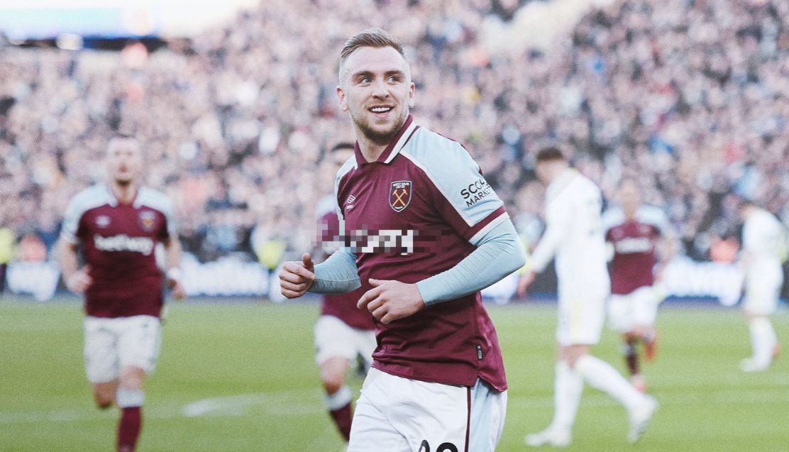 这次不搞花活了，哈兰德平安夜晒和女友帅气合拍（不玩花样，哈兰德平安夜晒出与女友的帅气合照）