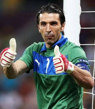 TA：利物浦担心伊萨克腿部遭受严重伤势，在等待核磁扫描结果（TA：利物浦忧伊萨克腿伤或重，正等MRI结果）