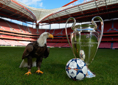 每体：巴萨上周六和莱万经纪人进行了会谈，后者希望再留一年（每体：巴萨周六与莱万经纪人会谈，对方希望其再留队一年）