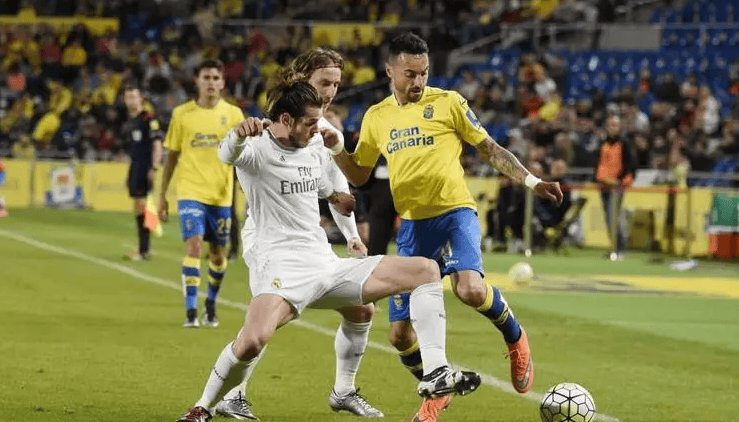 辽宁全场三分25中6，出现了高达23次失误