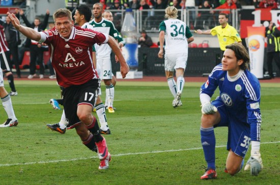 18岁210天，杨铭锐超越朱鹏宇成为英博最年轻的中超进球球员（18岁210天，杨铭锐打破朱鹏宇纪录，成英博队史最年轻中超进球者）